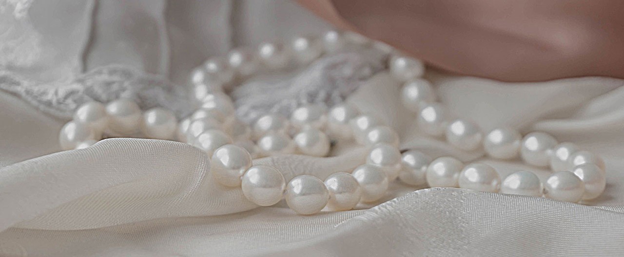 pearl necklace